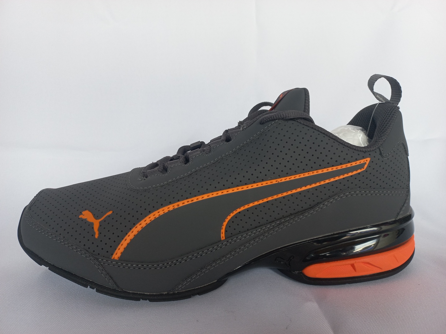Puma Axelion Mid gris y naranja