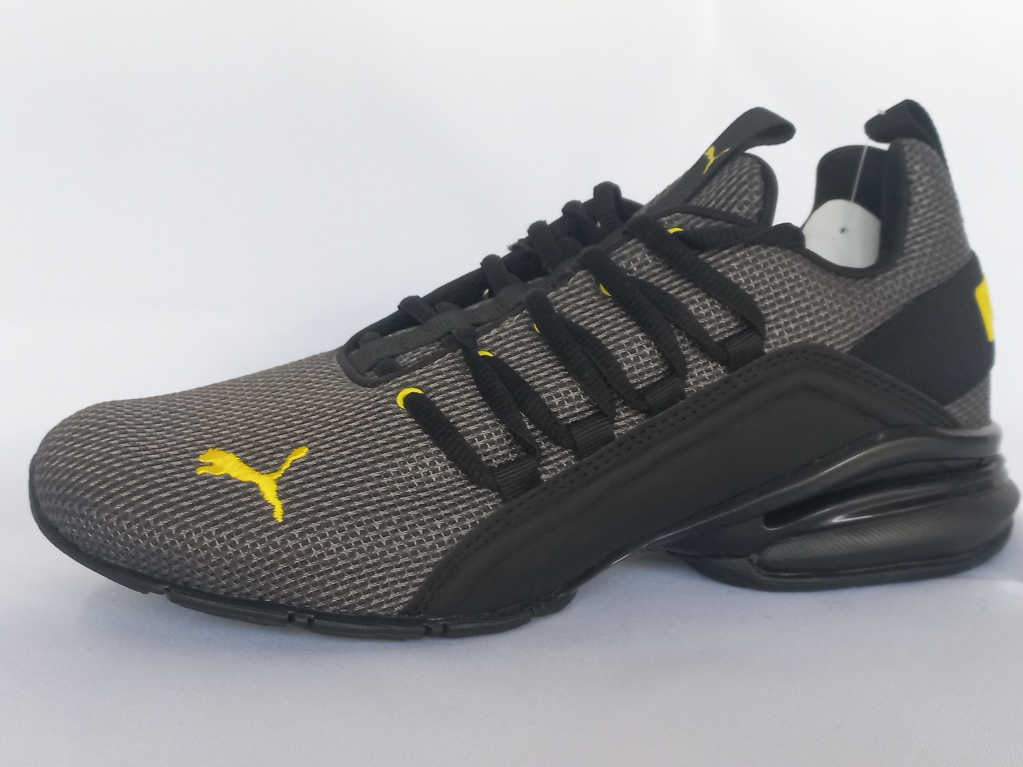 Puma Axelion Winter Trail gris con amarillo