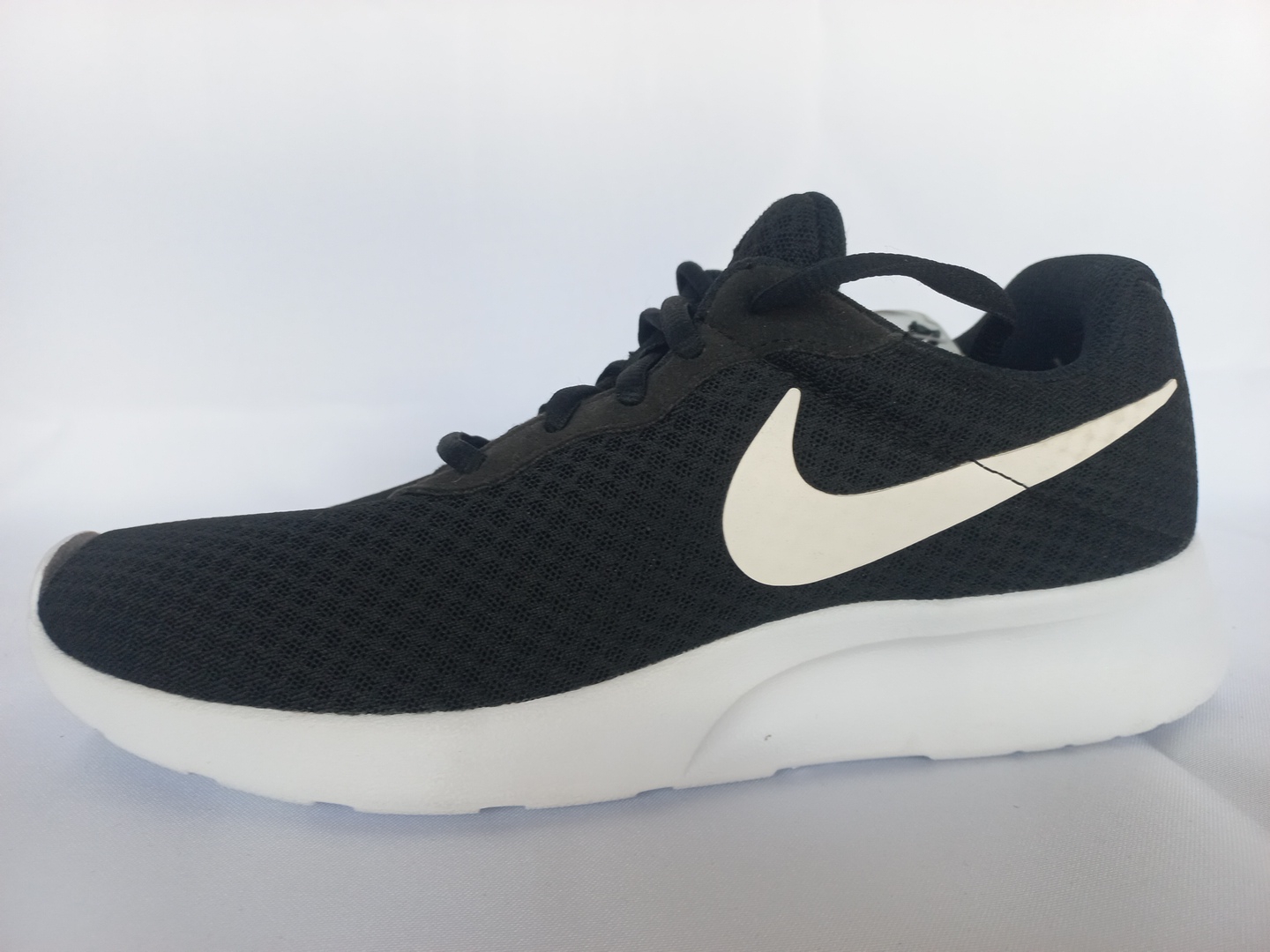 Nike Tanjun Negro Con blanco