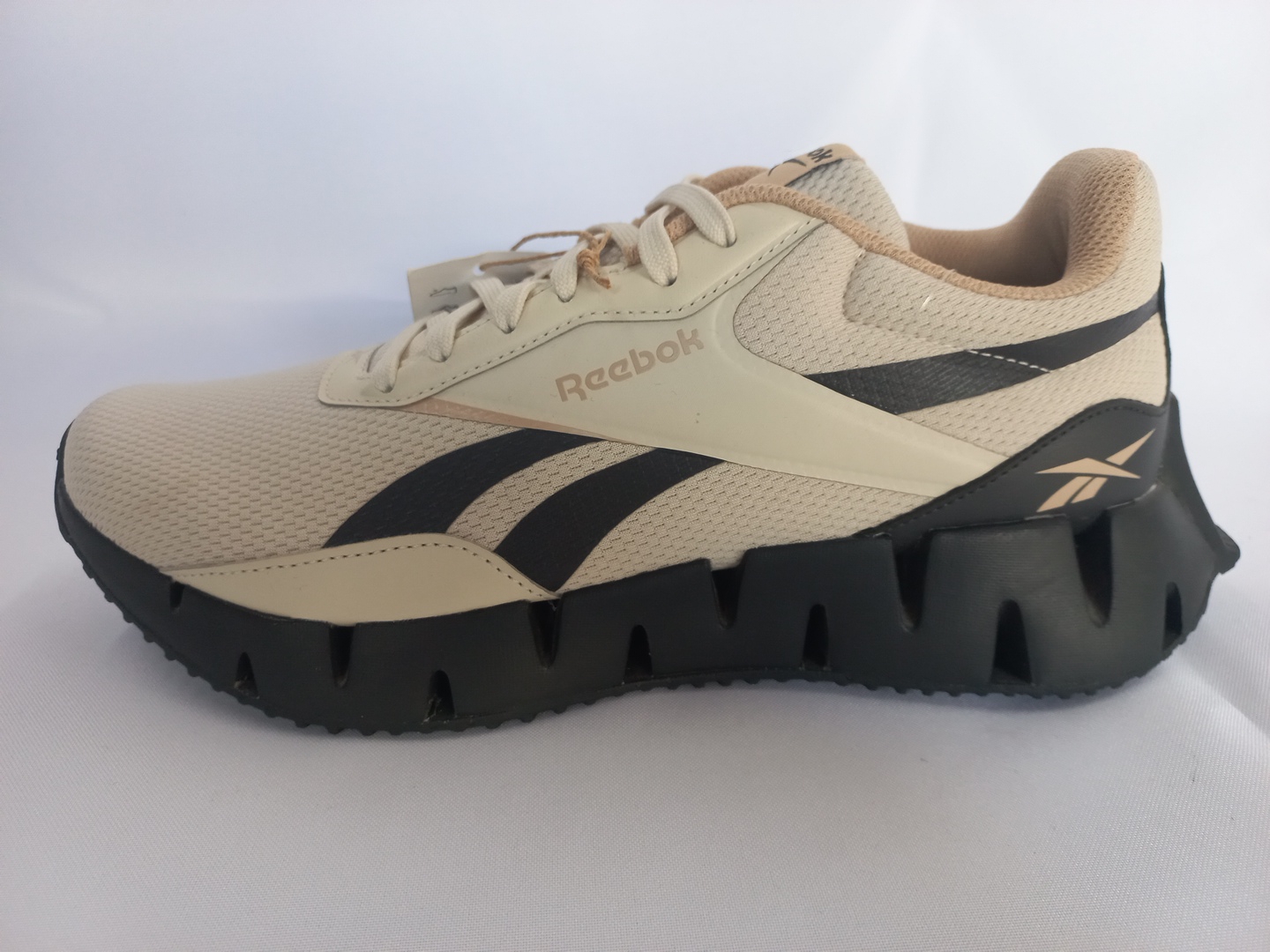 Reebok Zig Dynamite STR beige y azul