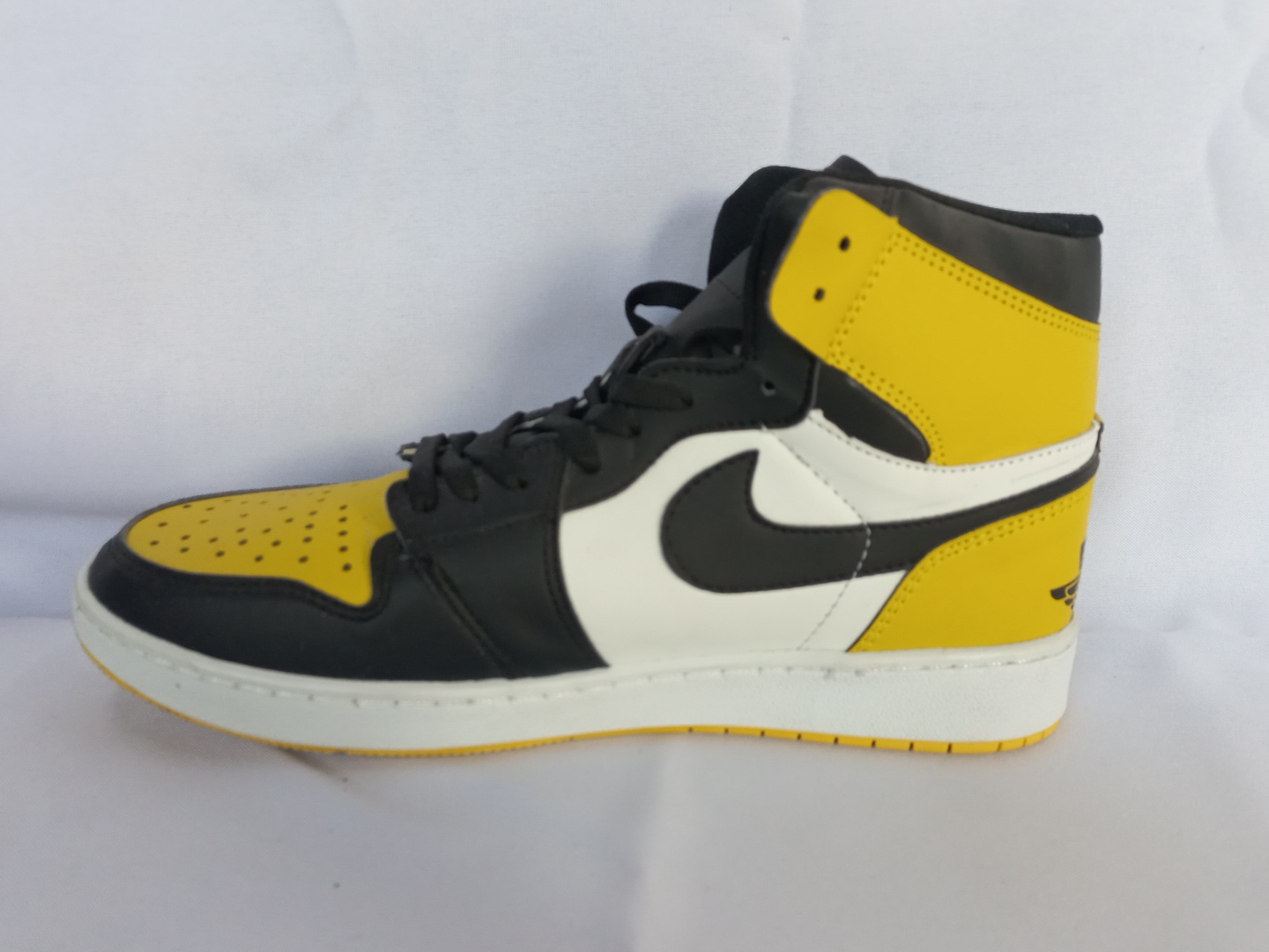 Air Jordan 1 Retro High OG "Taxi"
