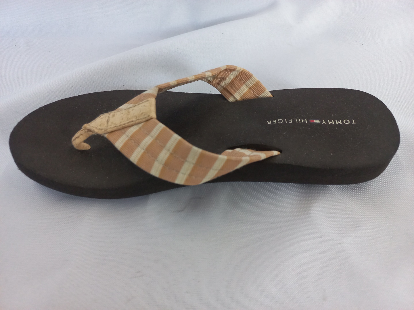 Tommy Hilfiger negras con tiras rosas