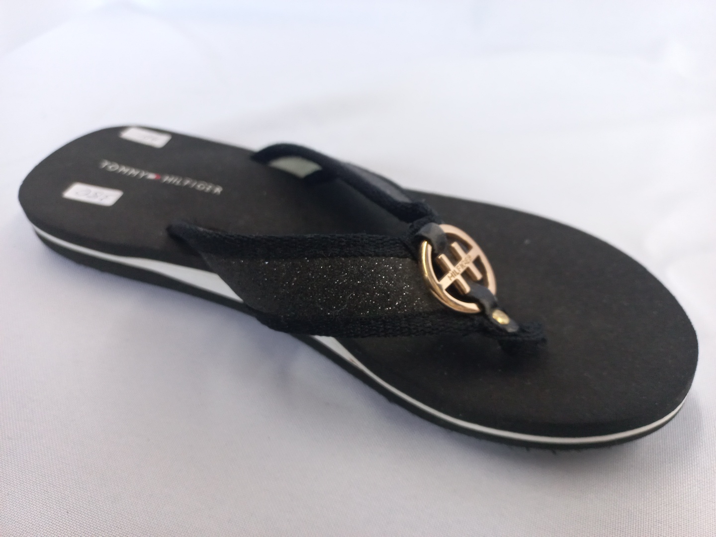 Tommy Hilfiger chanclas color negro con acabado brillante