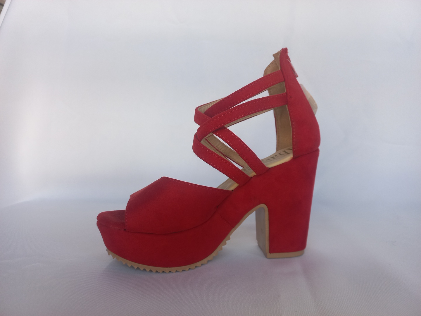 Calzado Ahara Tacones rojos cerrados al frente con cintas altas