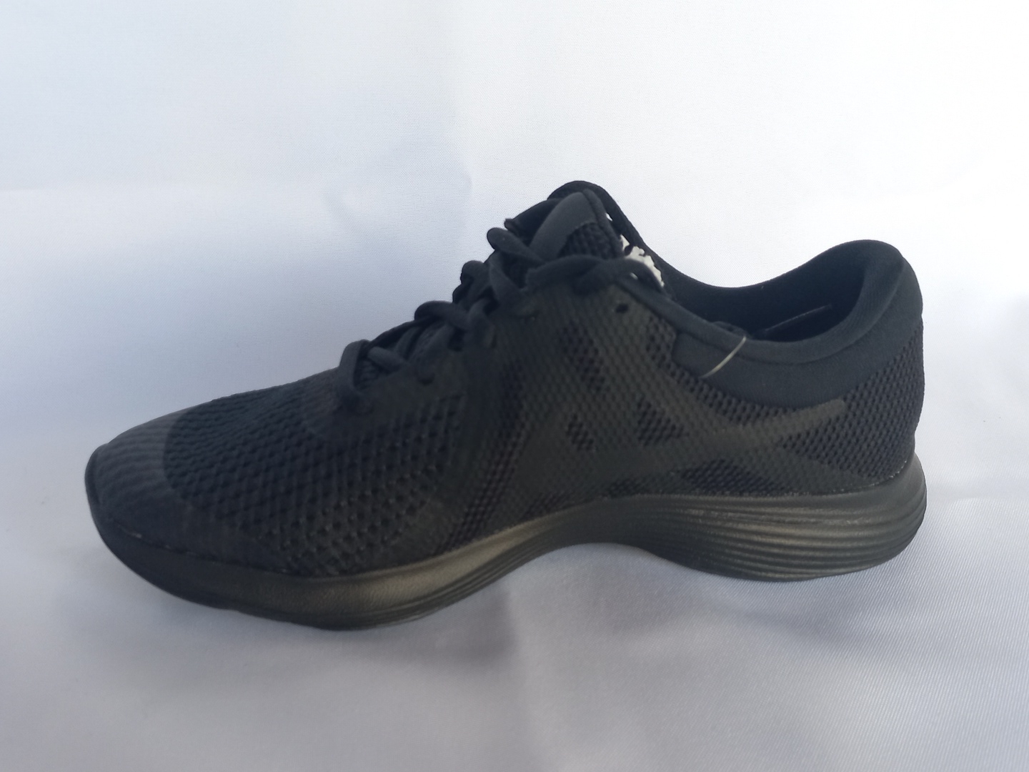 Nike Revolution 4 Triple Black 