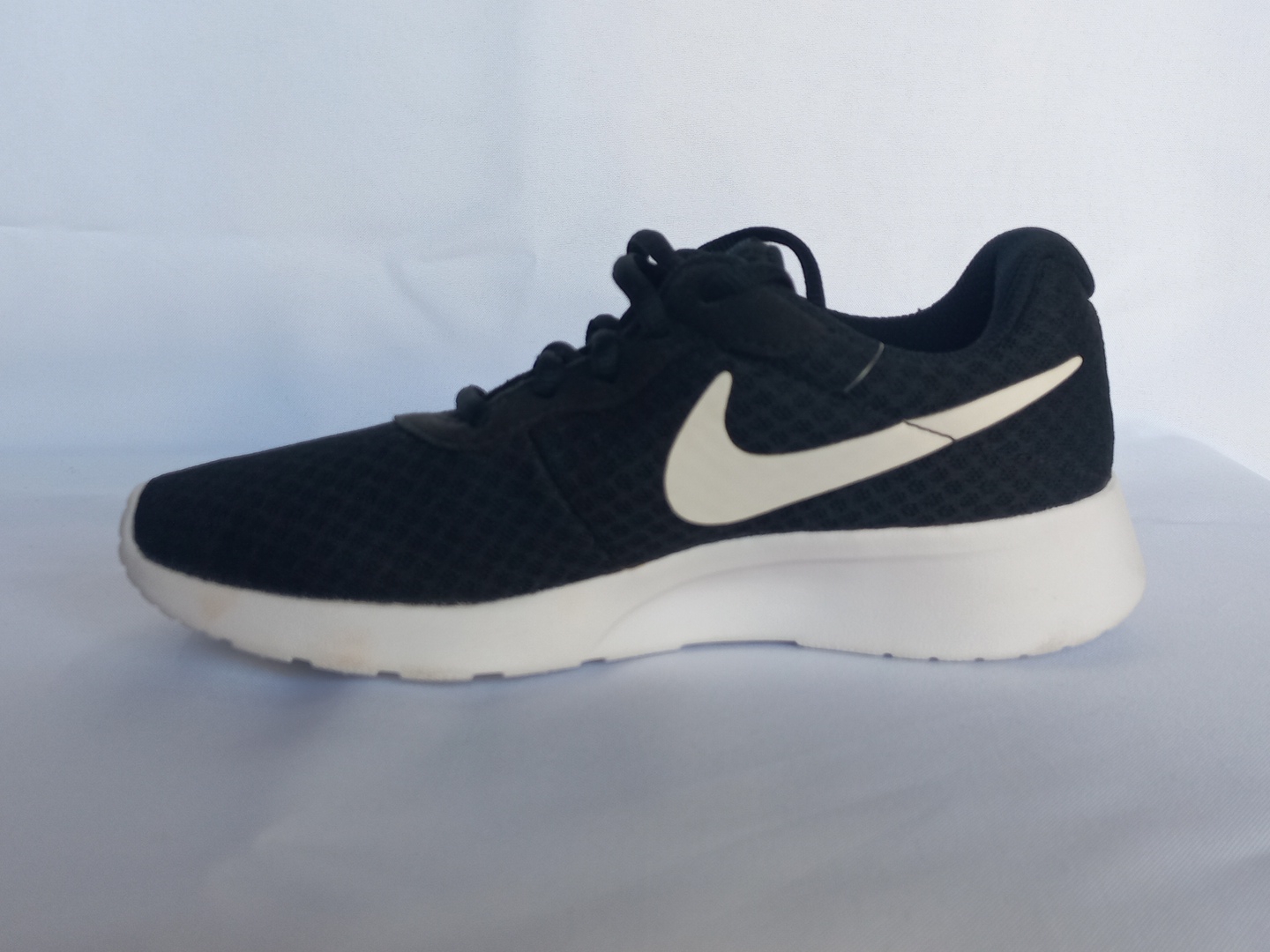 Nike Tajun Black/White
