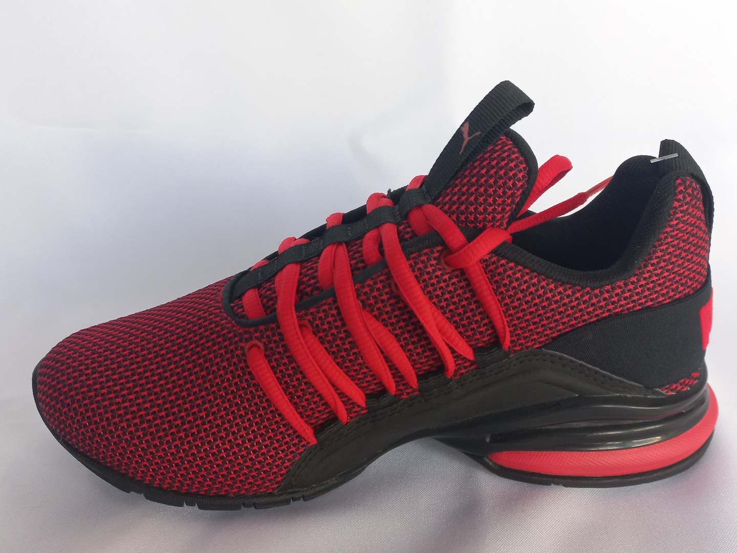 Puma Axelion color High Risk Red/ Puma Black