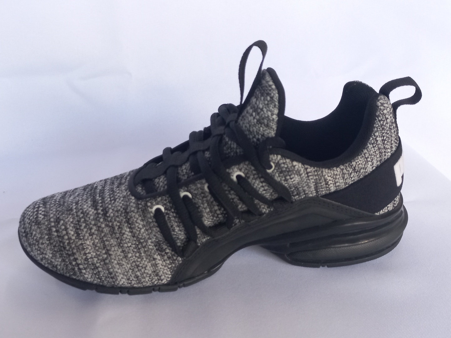 Puma Axelion color Puma Black/Puma White