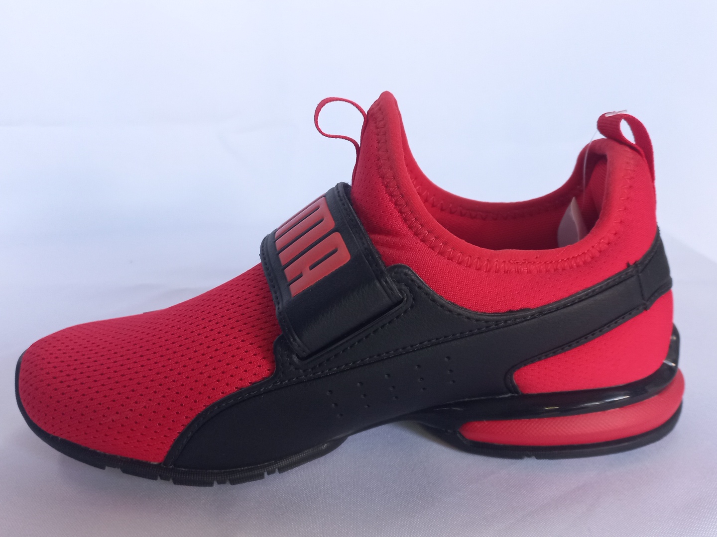 Puma Axelion Slip-On color High Risk Red/Puma Black